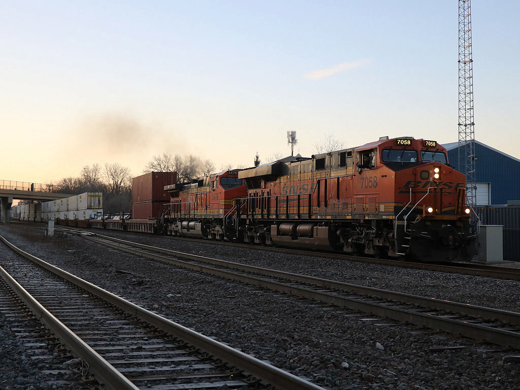 BNSF 7058